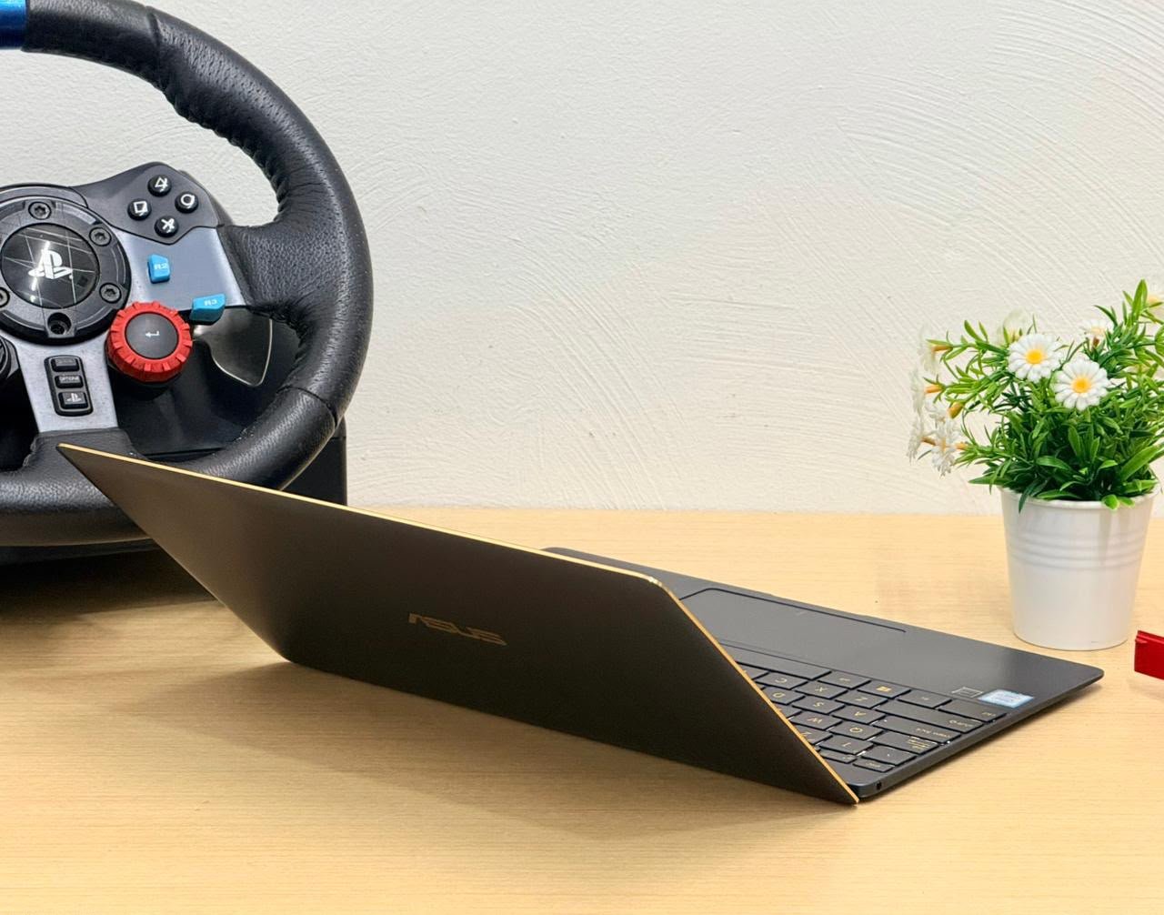 Asus Zenbook Ux390Uak 320 — foto 6
