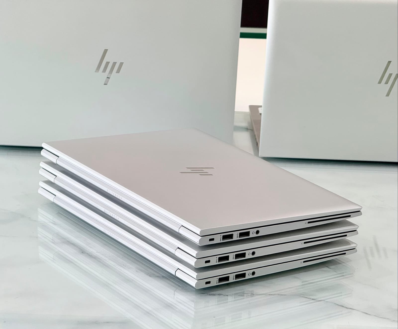 HP Elitebook 830 G8 Touchscreen — foto 4